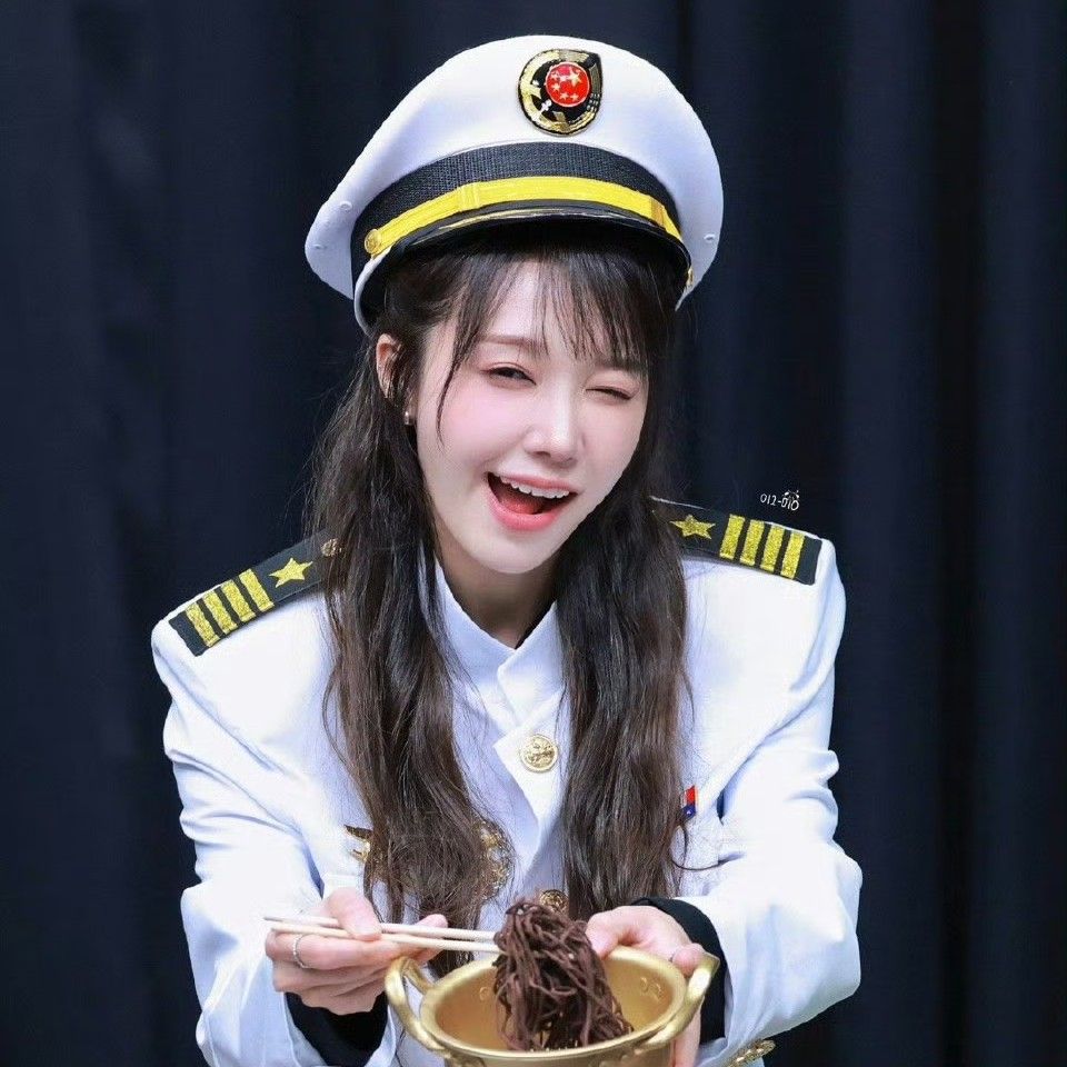 Behind-the-scenes cut of Jung Eunji