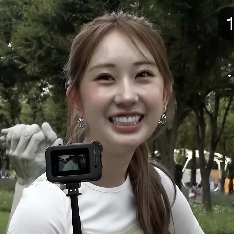 Momen yang diabadikan oleh penggemar Jeon Yujin