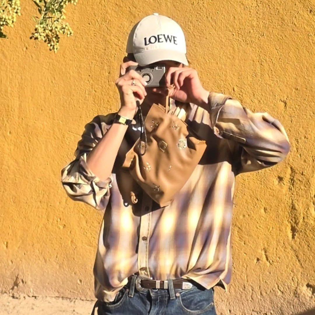 A moment captured by a fan of Tay Tawan Vihokratana