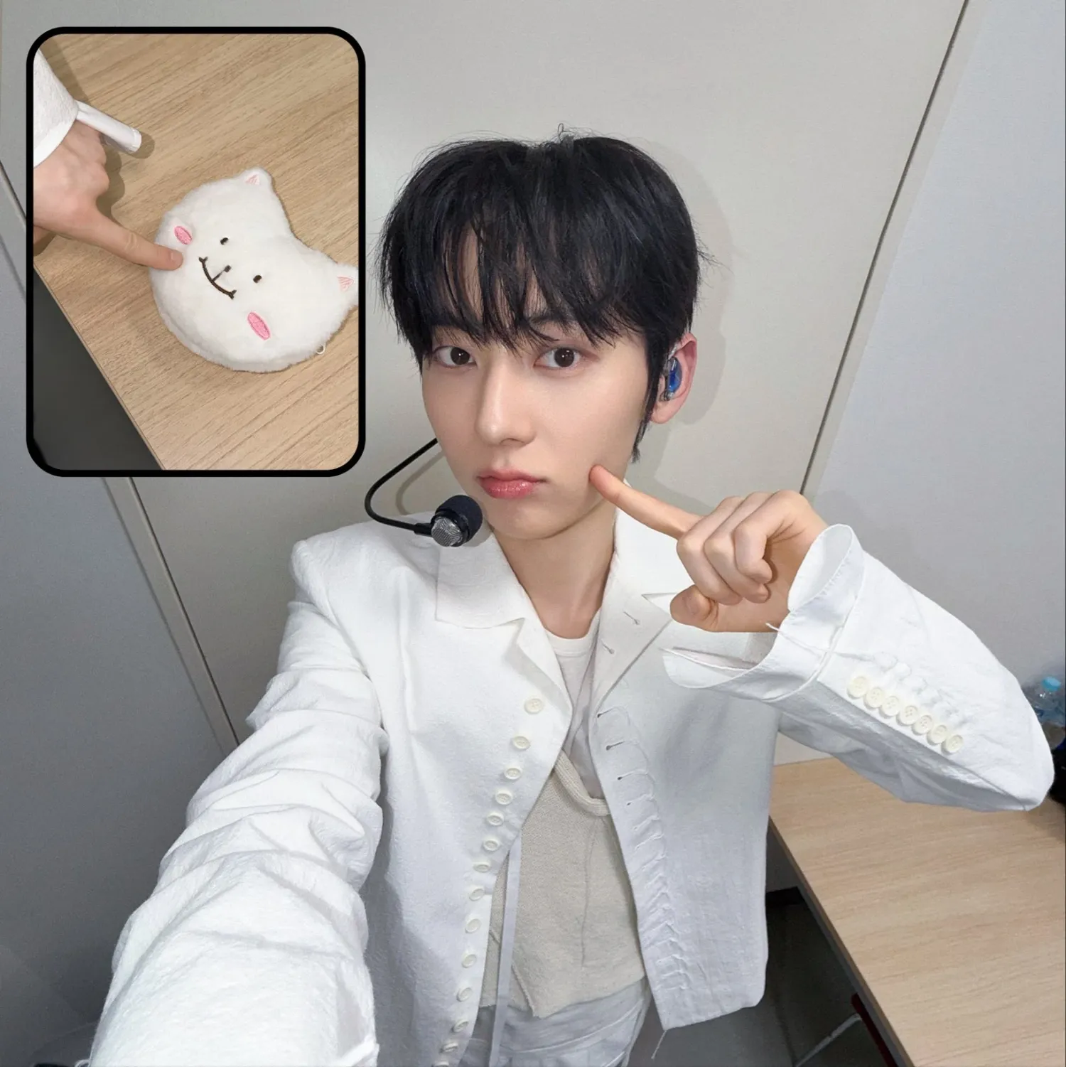A moment captured by a fan of Hwang Minhyun
