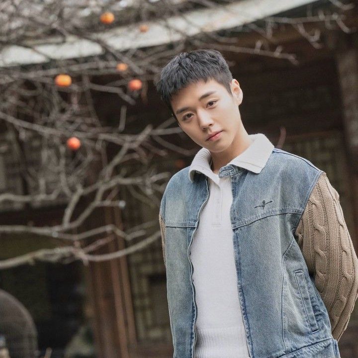 Behind-the-scenes cut of Park Jihoon