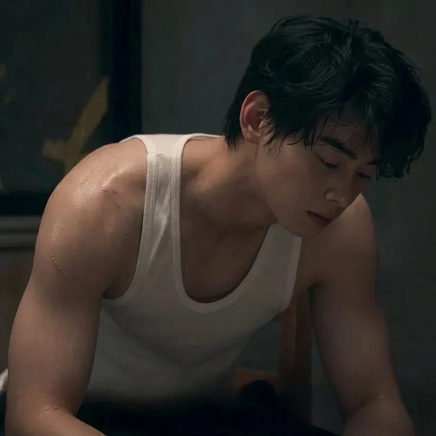 Recent activity shot of Cha Eunwoo