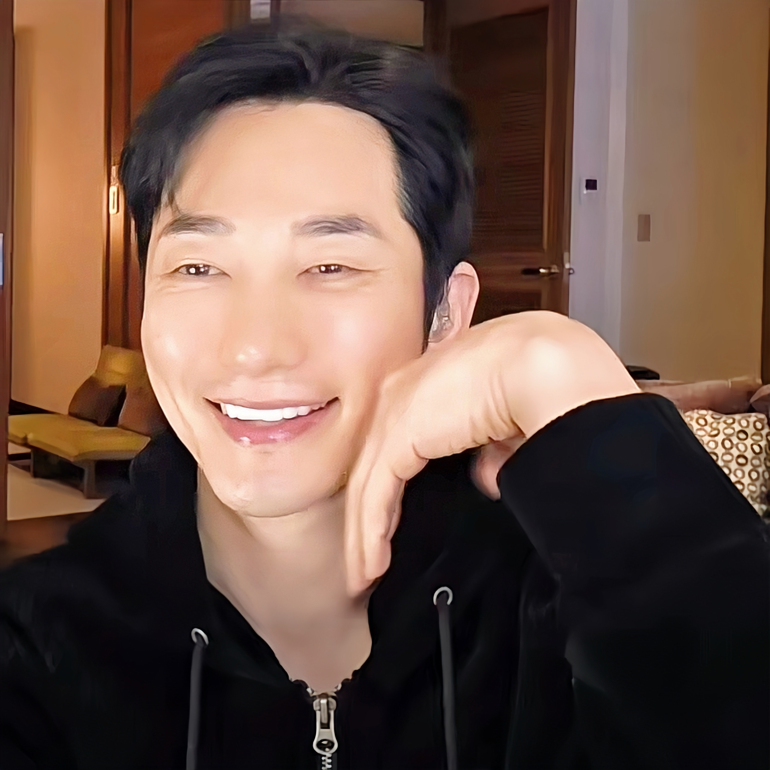 A moment captured by a fan of Park Sihoo