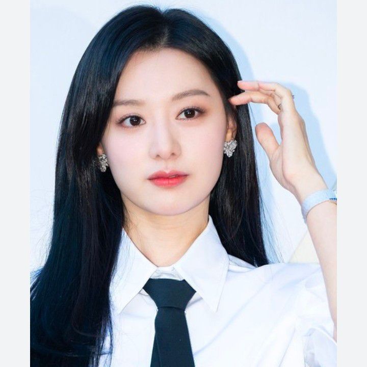 金智媛的最新照片