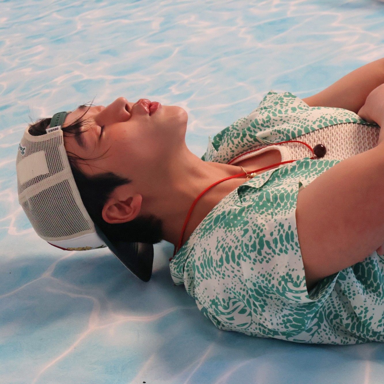 로운의 비하인드 컷