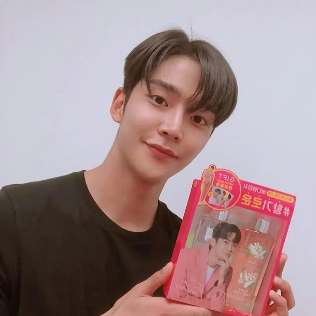 Foto terbaru dari Rowoon