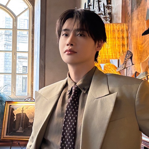 Foto terbaru dari Lee Jongsuk