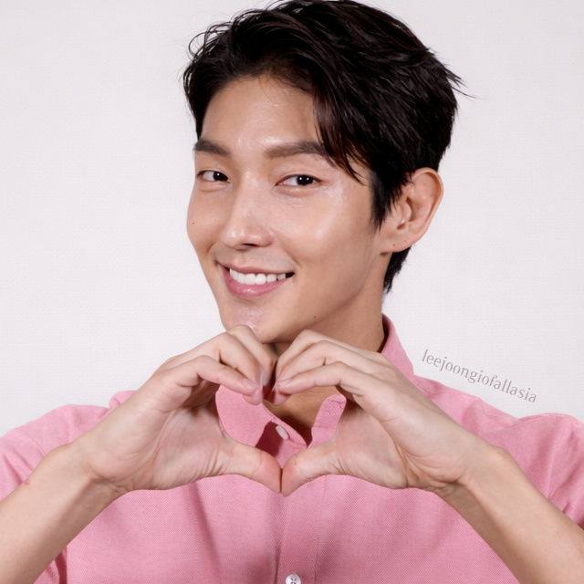 Latest photo of Lee Joongi