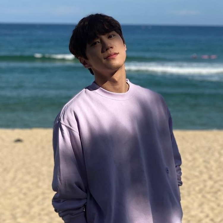 Behind-the-scenes cut of Lee Junyoung