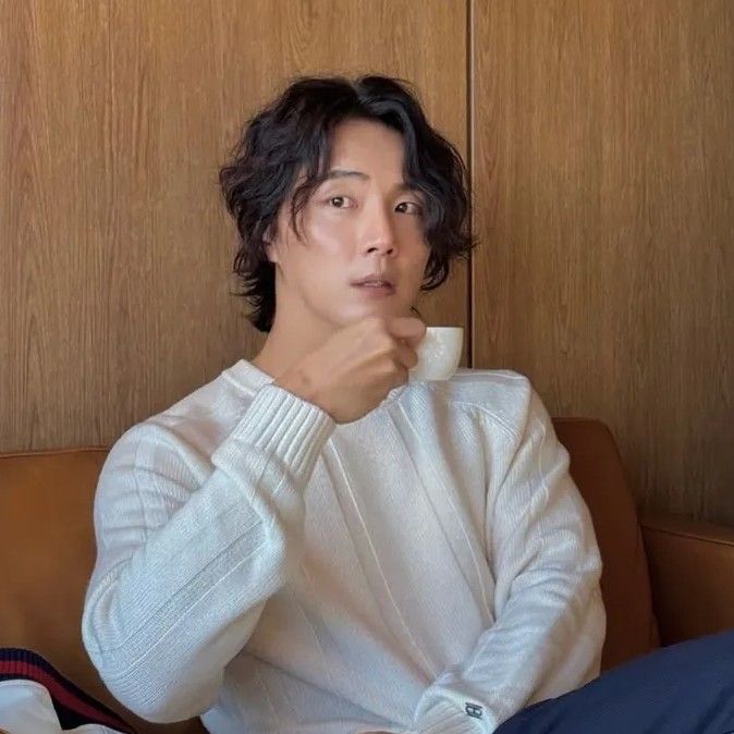 Behind-the-scenes cut of Yoon Shiyoon