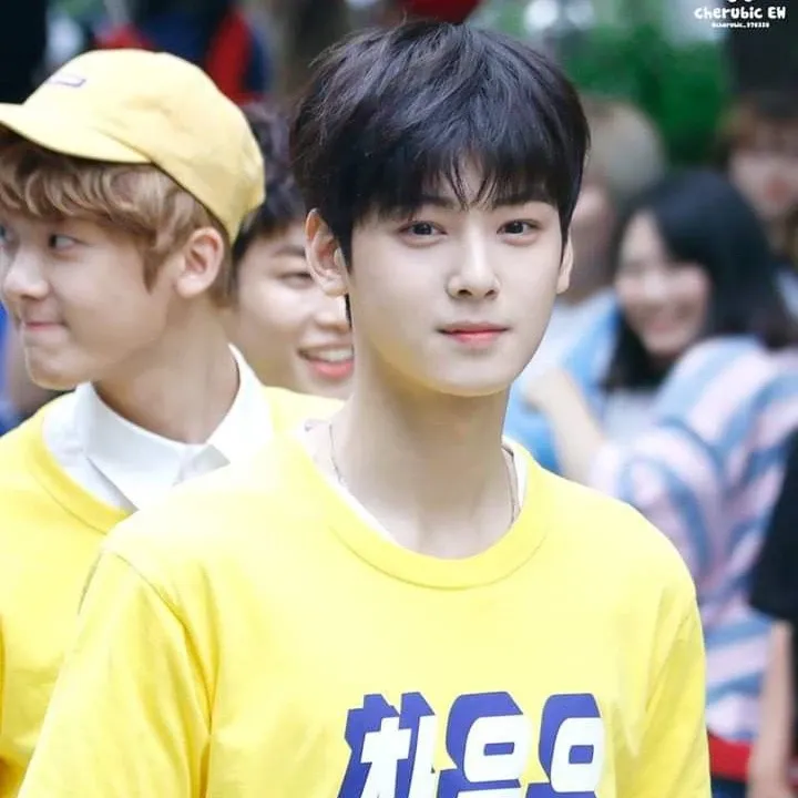 A moment captured by a fan of Cha Eunwoo