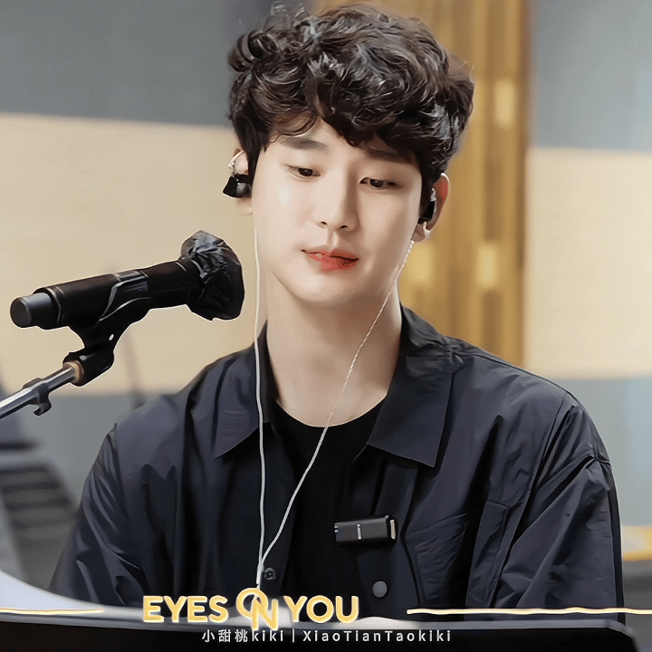 A moment captured by a fan of Kim Soohyun