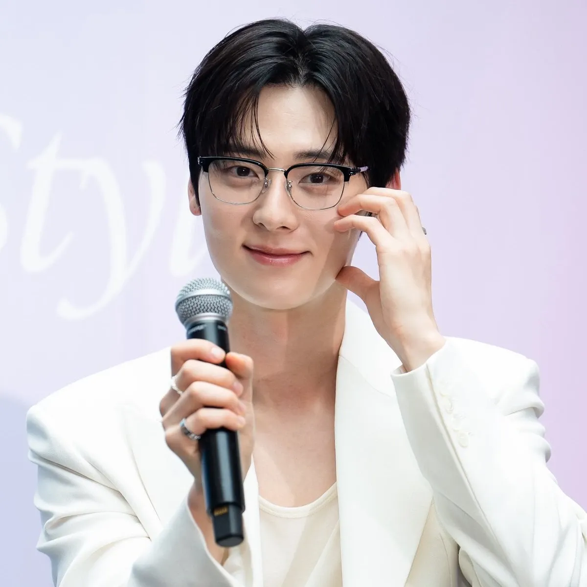 황민현의 비하인드 컷