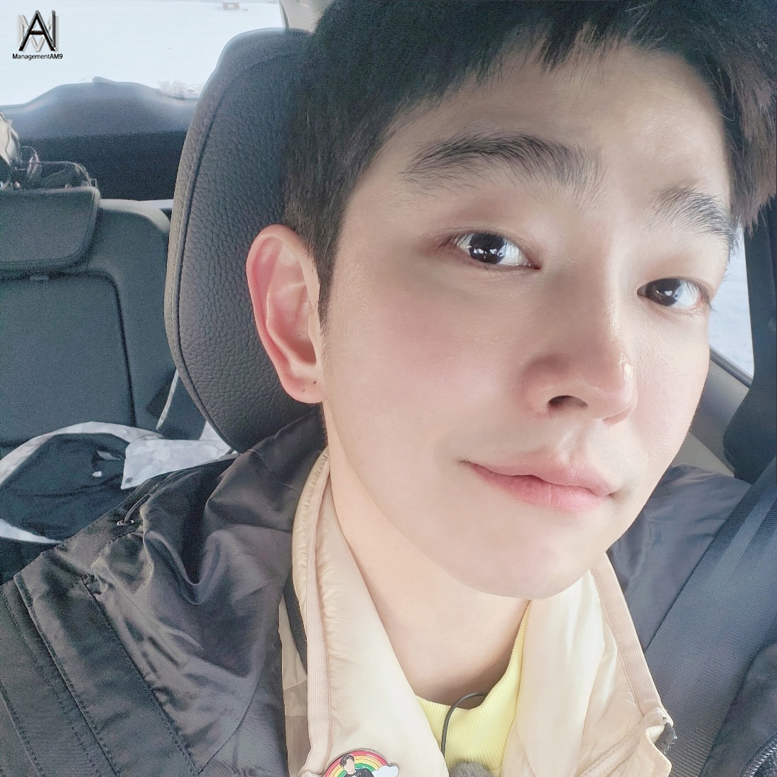 A moment captured by a fan of Yoon Kyunsang