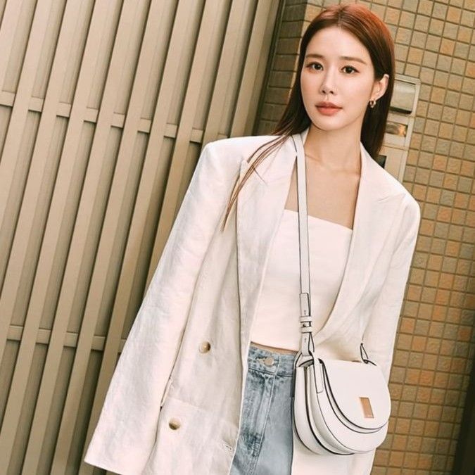 Behind-the-scenes cut of Yoo Inna