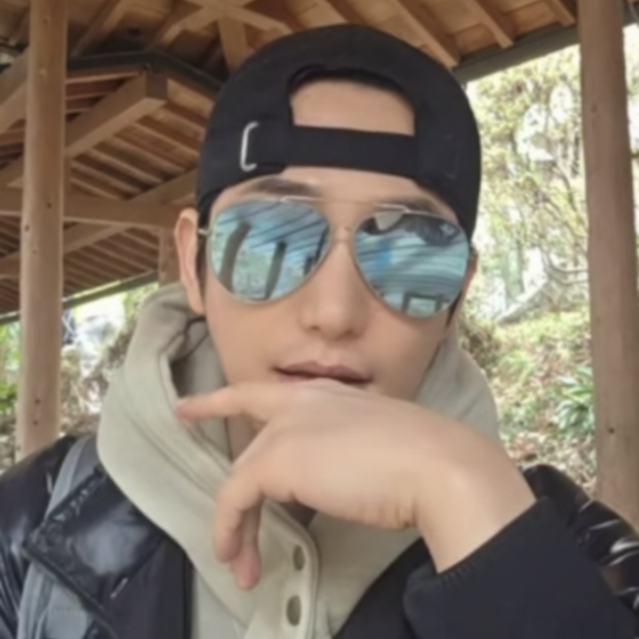A moment captured by a fan of Park Sihoo
