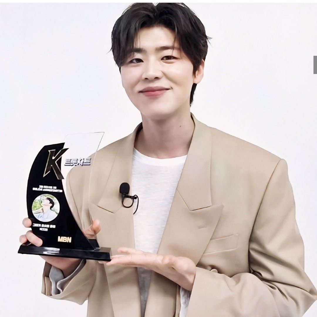 Behind-the-scenes cut of Park Jihyeon