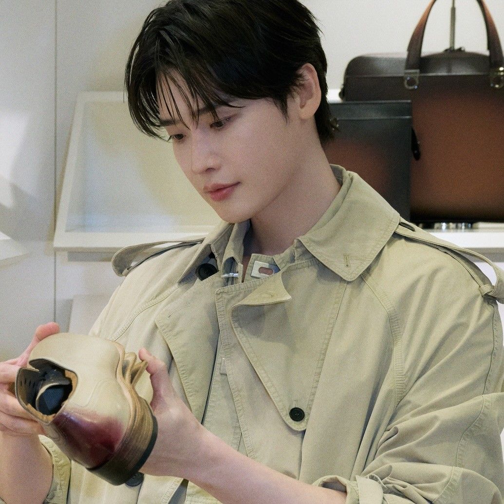 Recent activity shot of Lee Jongsuk