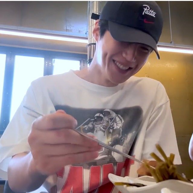 Behind-the-scenes cut of Kim Seonho