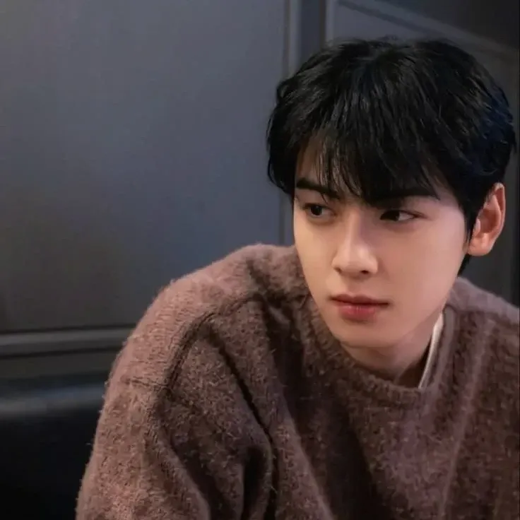 Recent activity shot of Cha Eunwoo