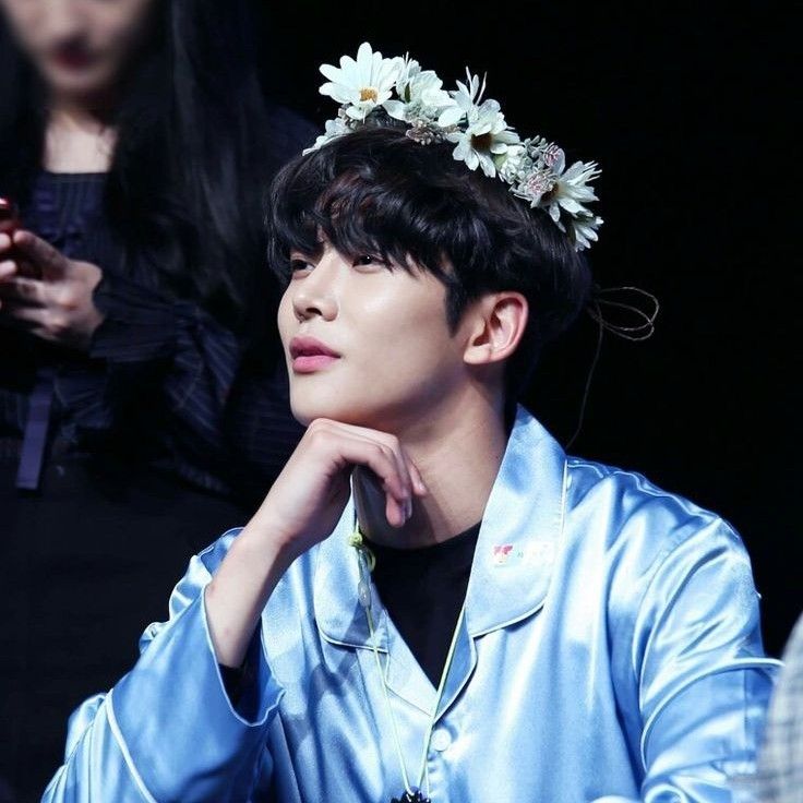 로운의 최신 사진