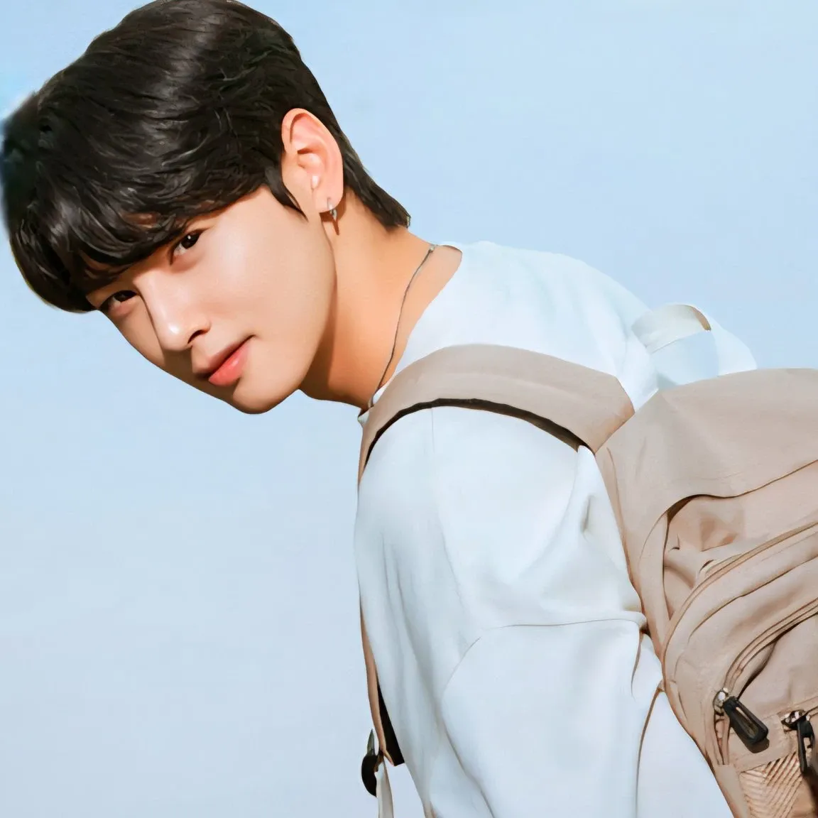 Behind-the-scenes cut of Cha Eunwoo