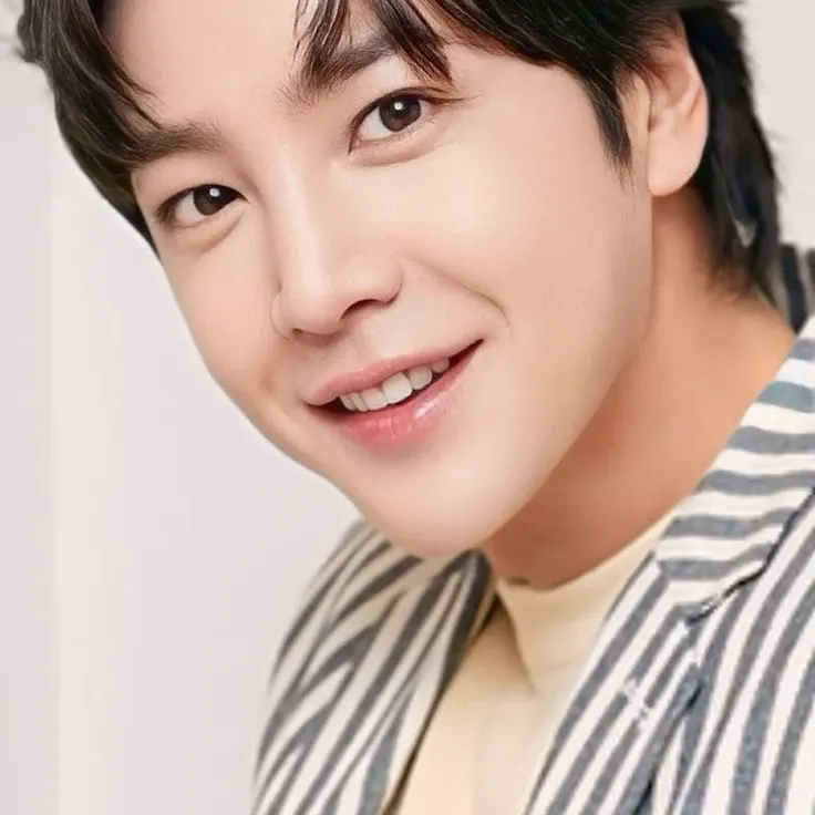 Latest photo of Jang Geunsuk