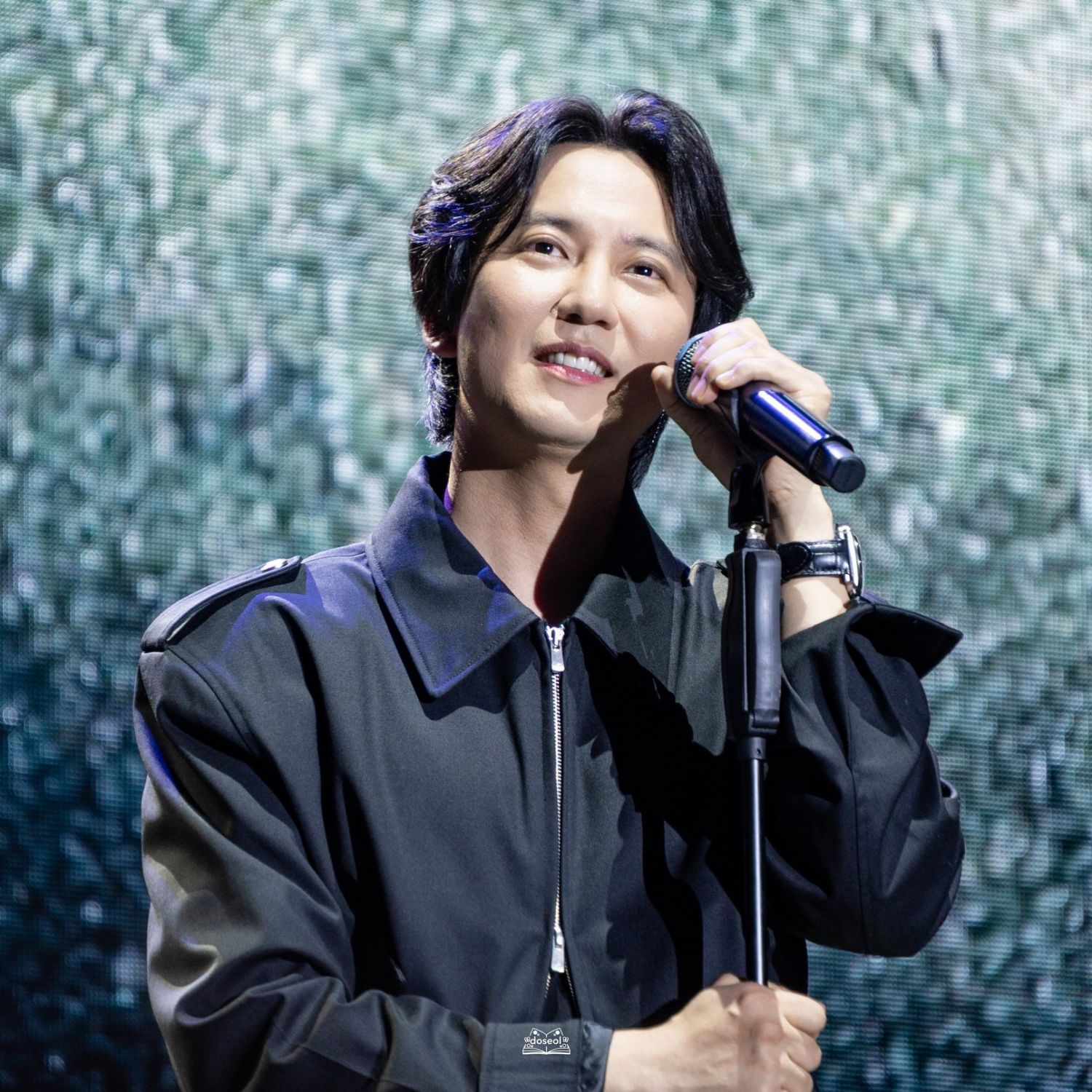 Behind-the-scenes cut of Kim Namgil