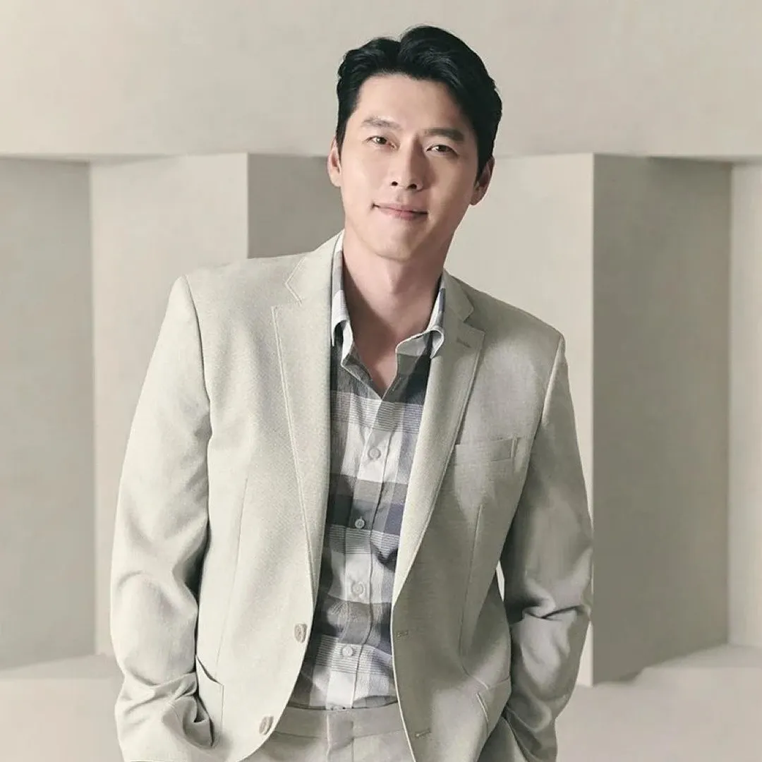 Momen yang diabadikan oleh penggemar Hyun Bin
