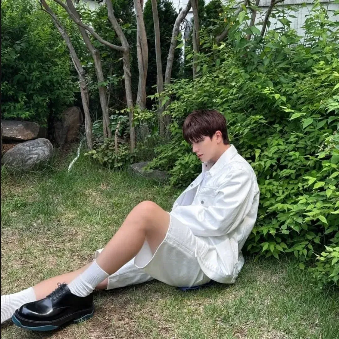 Behind-the-scenes cut of Yook Sungjae