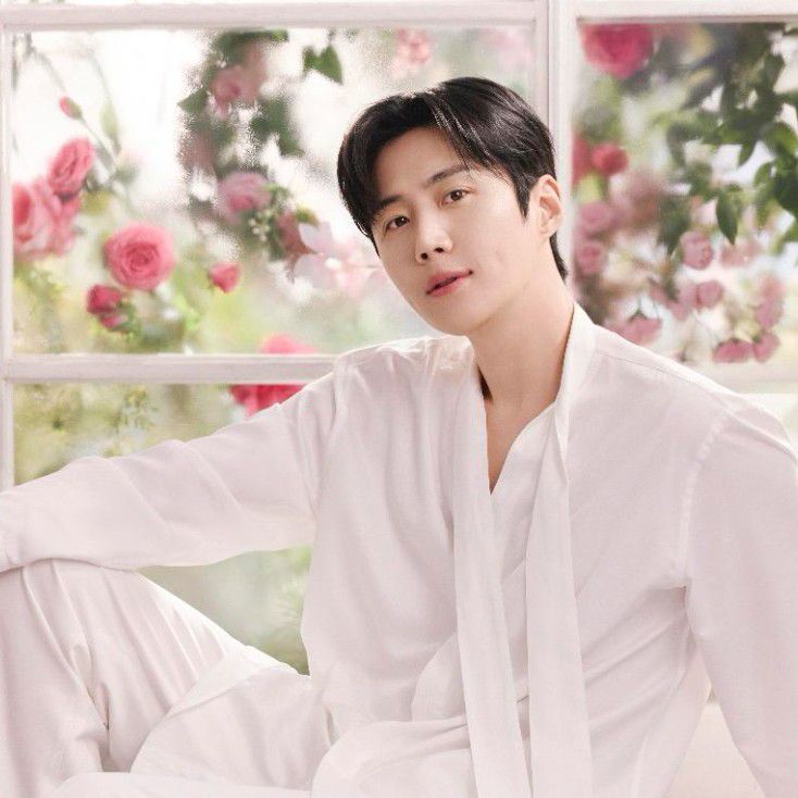 Behind-the-scenes cut of Kim Seonho