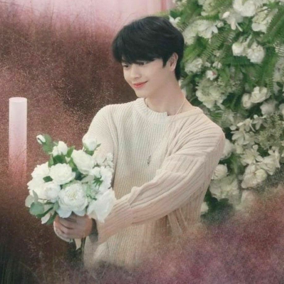 Recent activity shot of Yook Sungjae