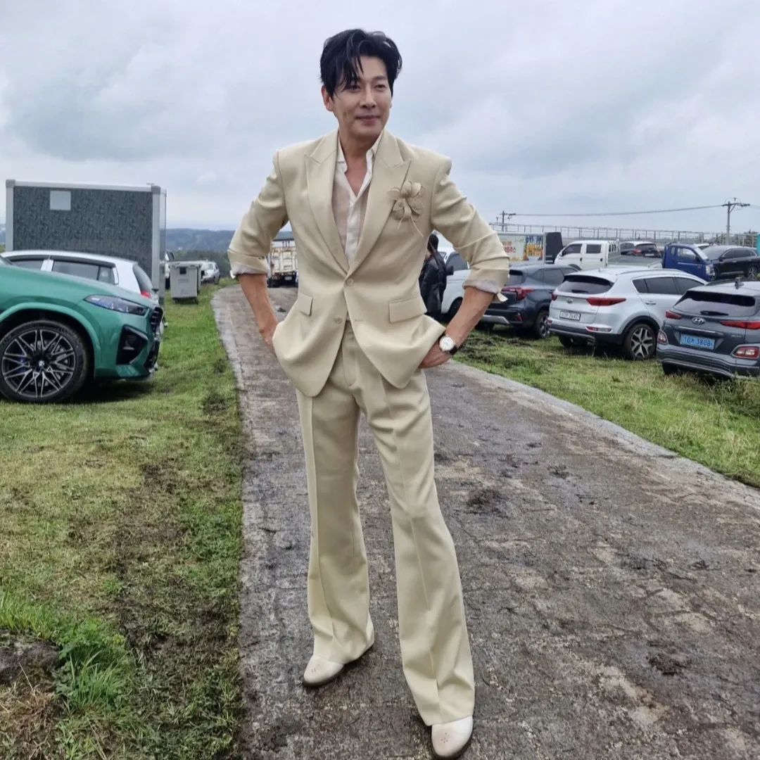 Behind-the-scenes cut of Kim Yongpil