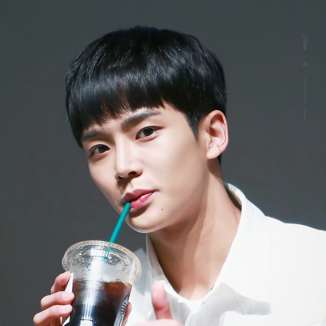 粉丝拍下的路云瞬间