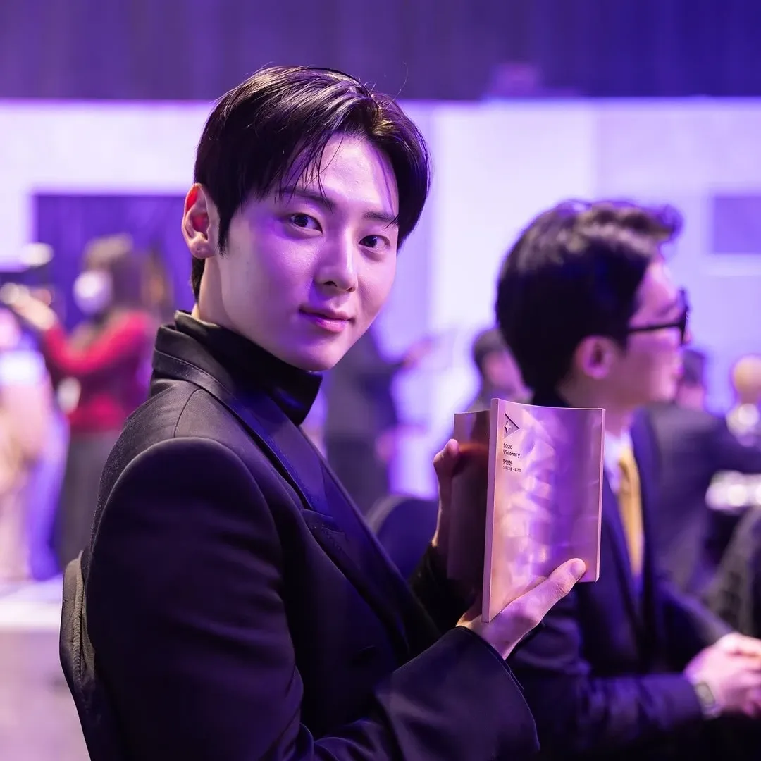 Behind-the-scenes cut of Hwang Minhyun
