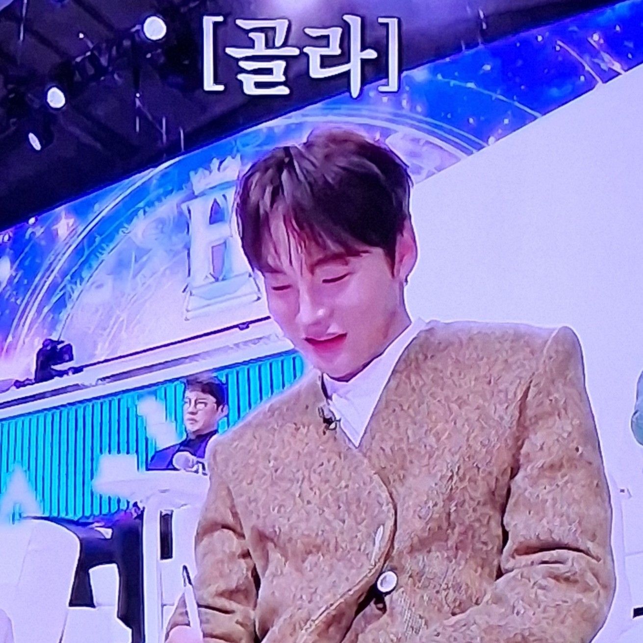 Behind-the-scenes cut of Park Seojin