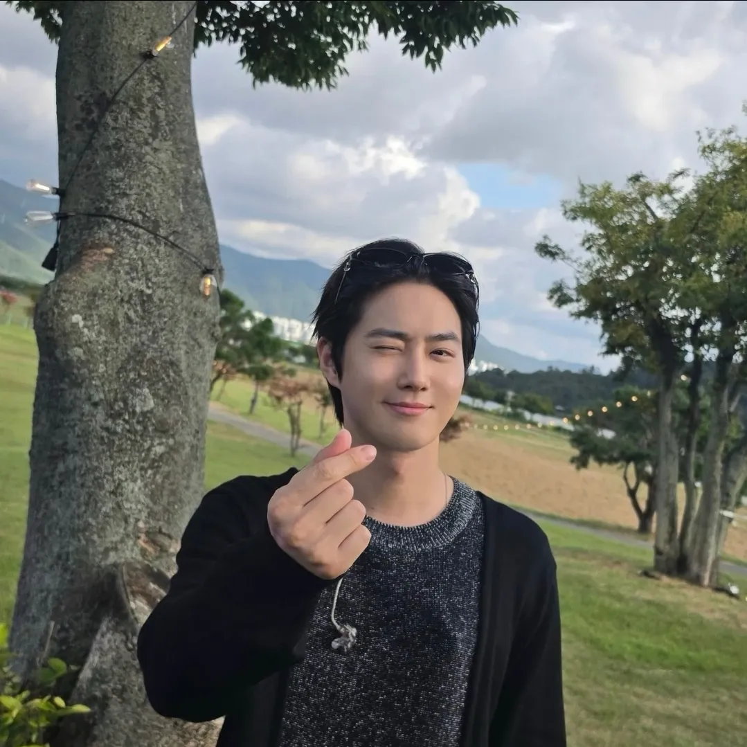 A moment captured by a fan of Suho