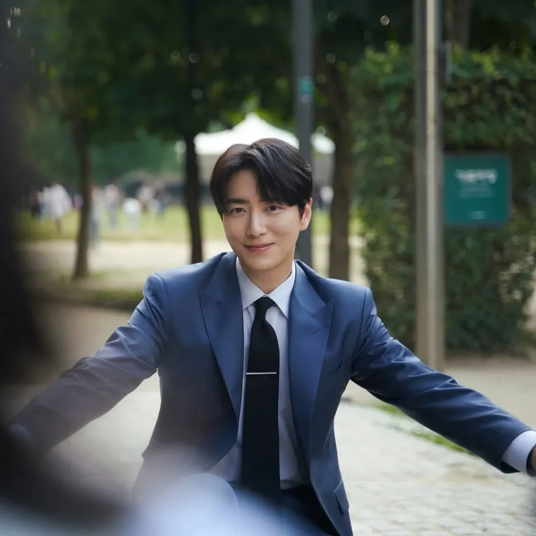 A moment captured by a fan of Lee Joonhyuk