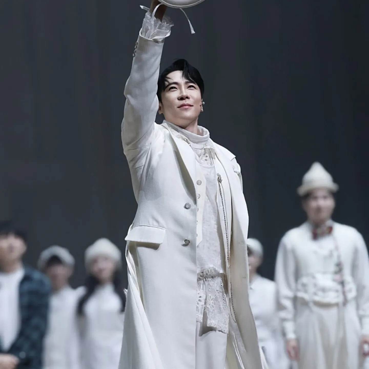 Behind-the-scenes cut of Enoch