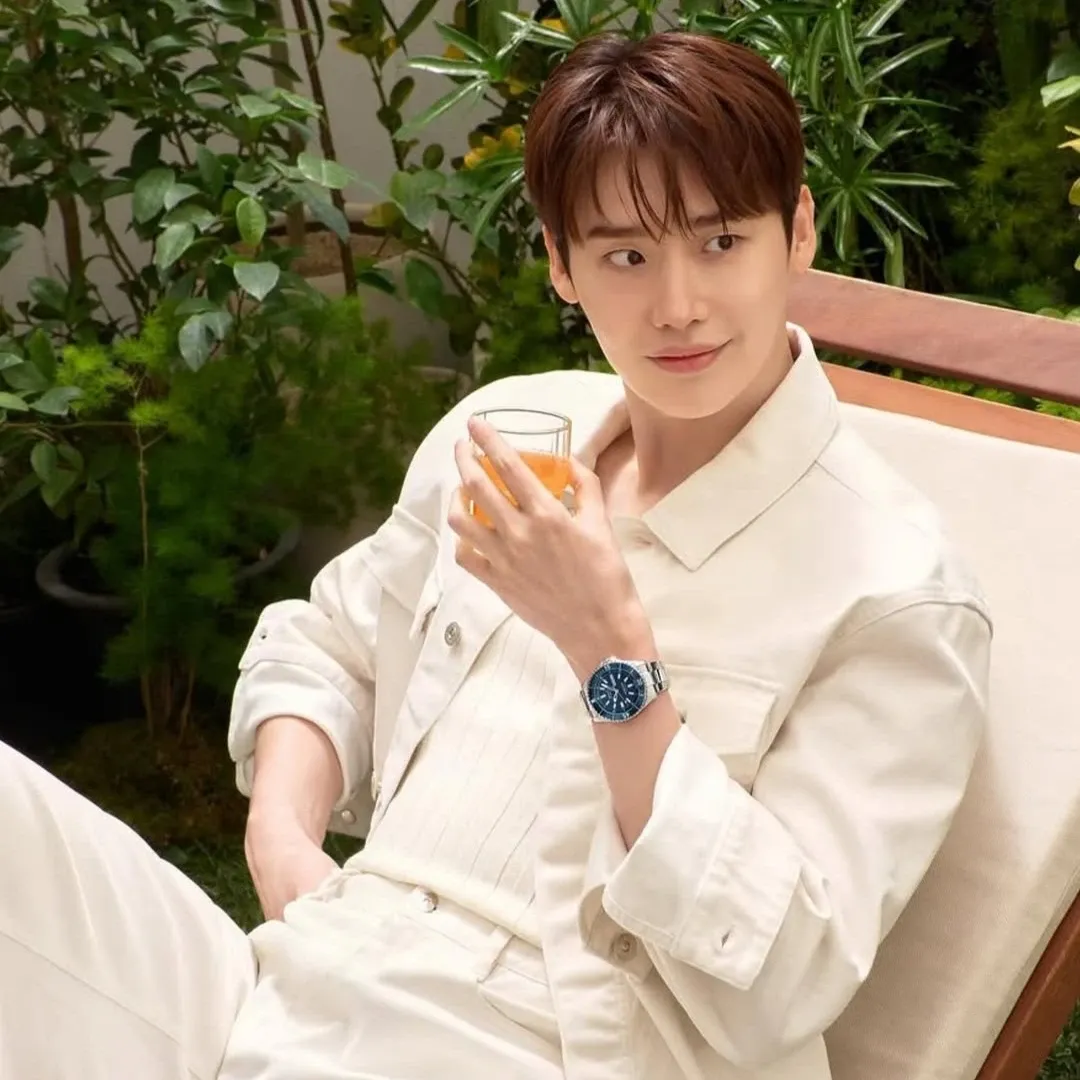 A moment captured by a fan of Lee Jongsuk