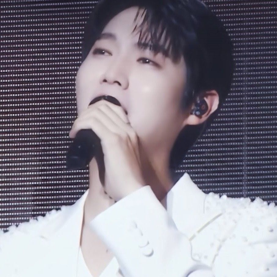 A moment captured by a fan of Son Taejin