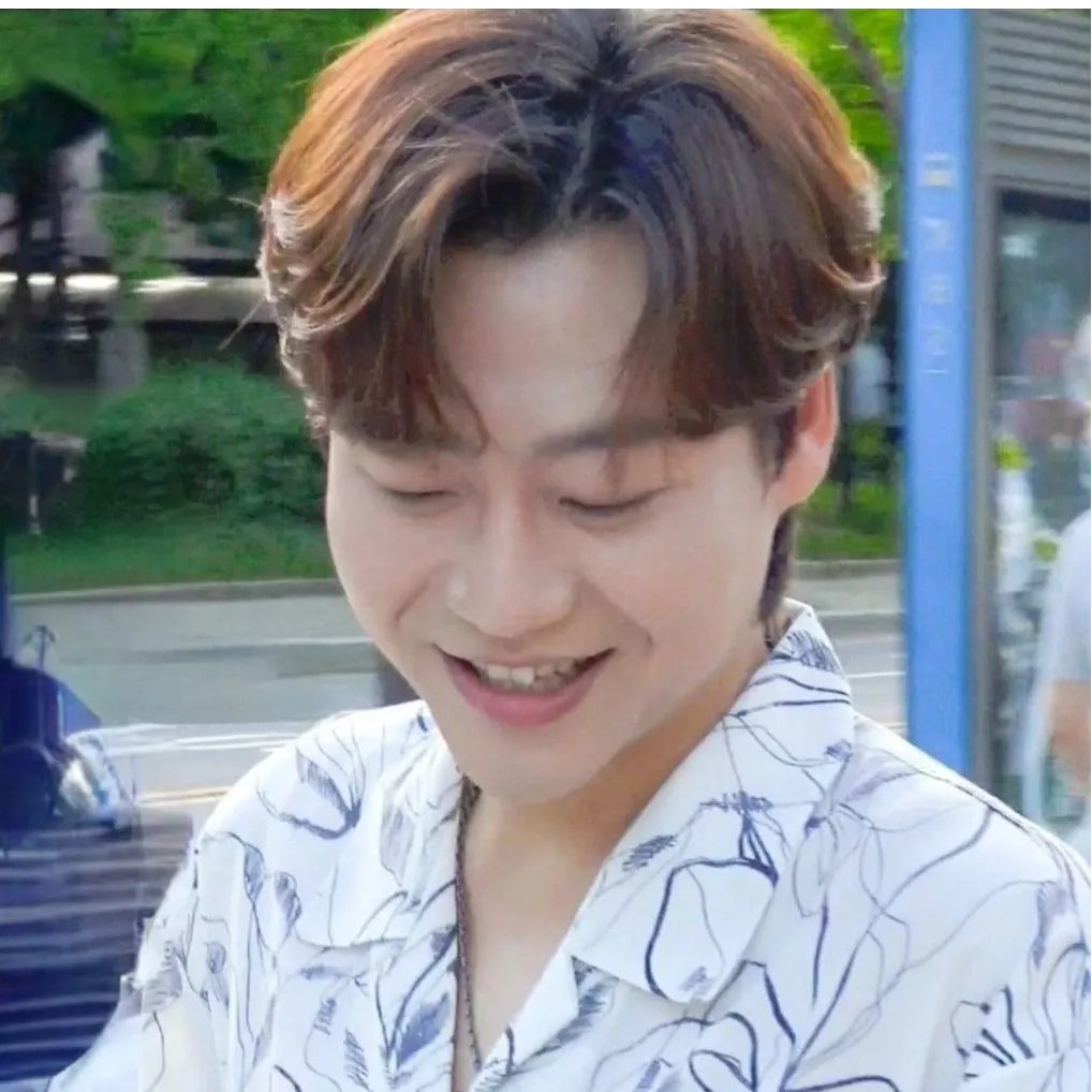 A moment captured by a fan of Min Soohyun