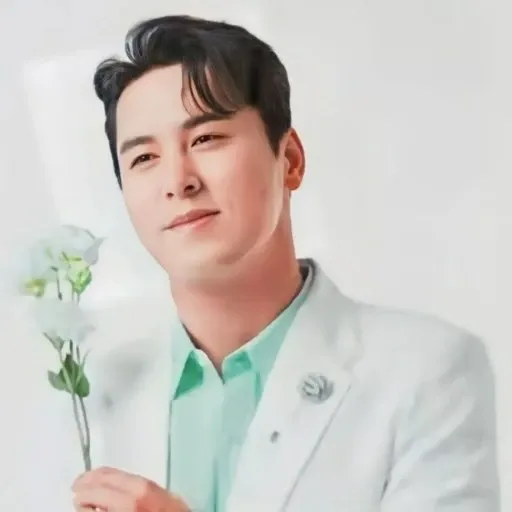 チャン・ミンホの最近の活動ショット