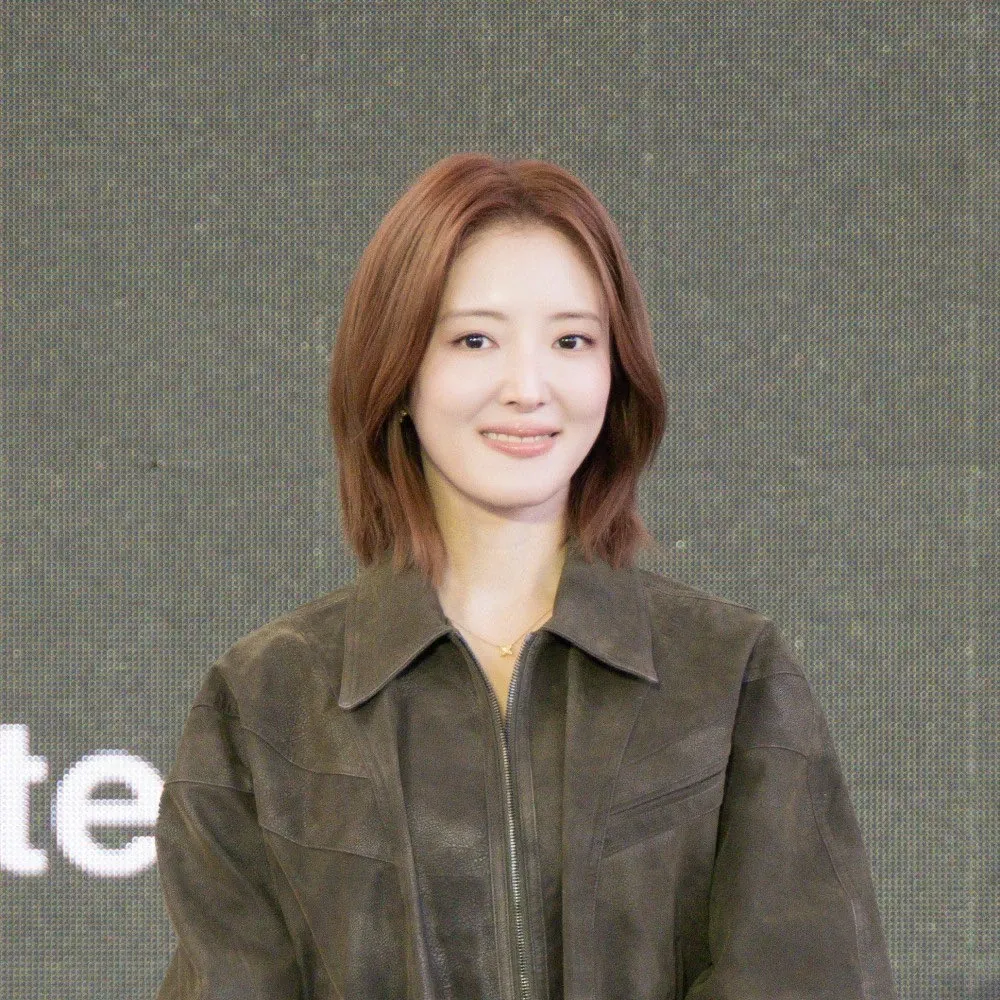 Behind-the-scenes cut of Lee Seyoung