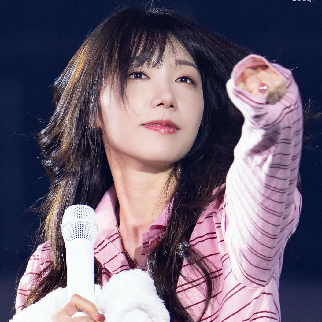 Behind-the-scenes cut of Jung Eunji