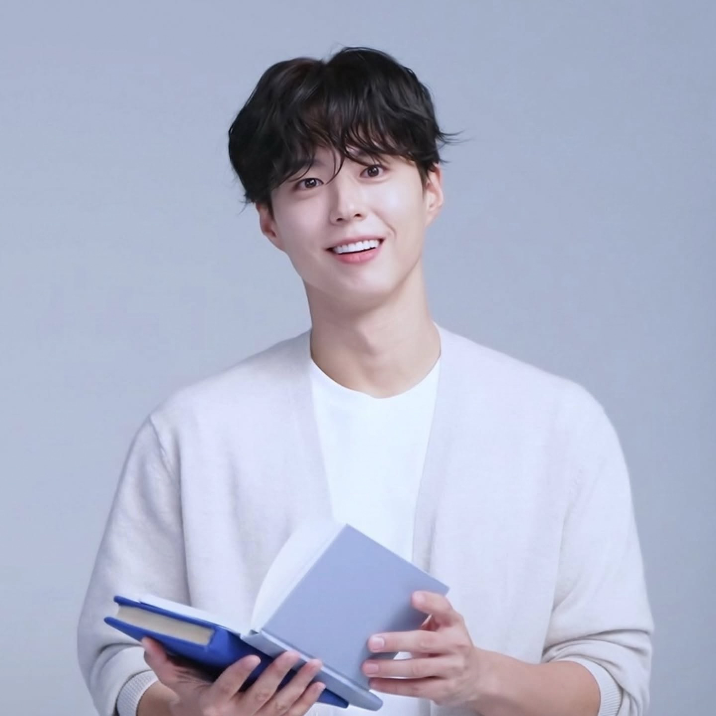 A moment captured by a fan of Park Bogum