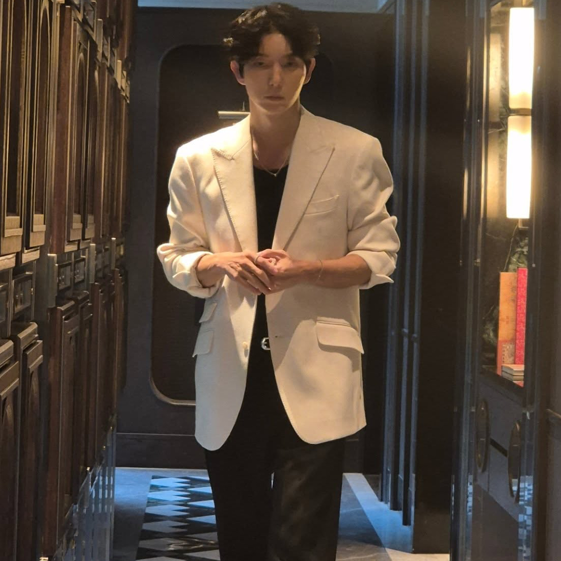 Behind-the-scenes cut of Lee Joongi
