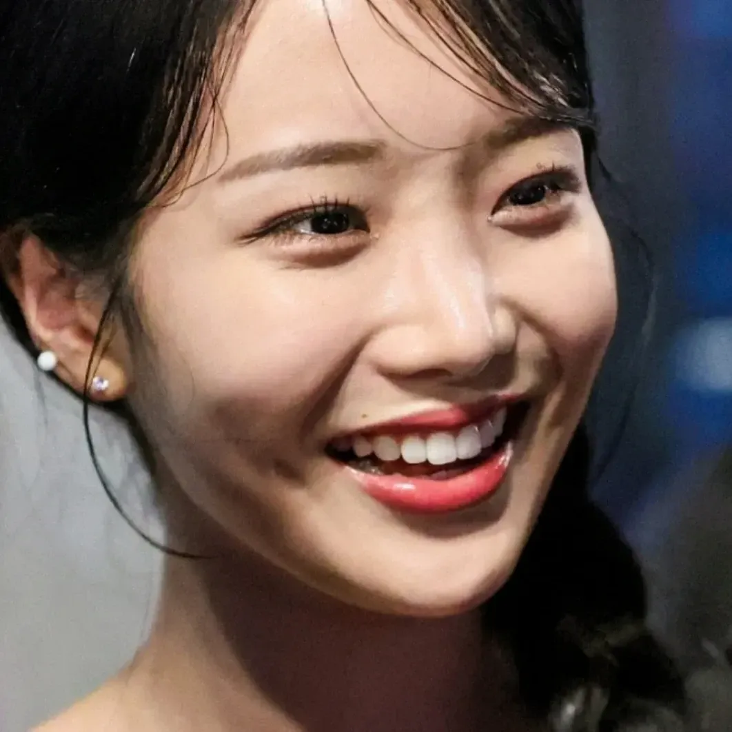 A moment captured by a fan of Kim Soyeon (2004)