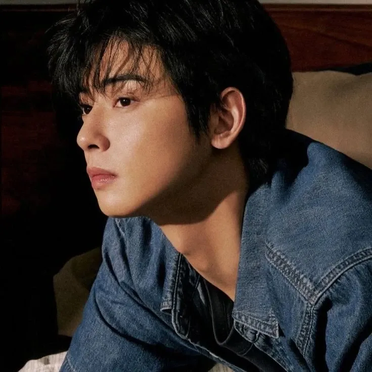 Latest photo of Cha Eunwoo