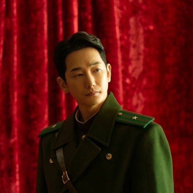 Behind-the-scenes cut of Park Sihoo